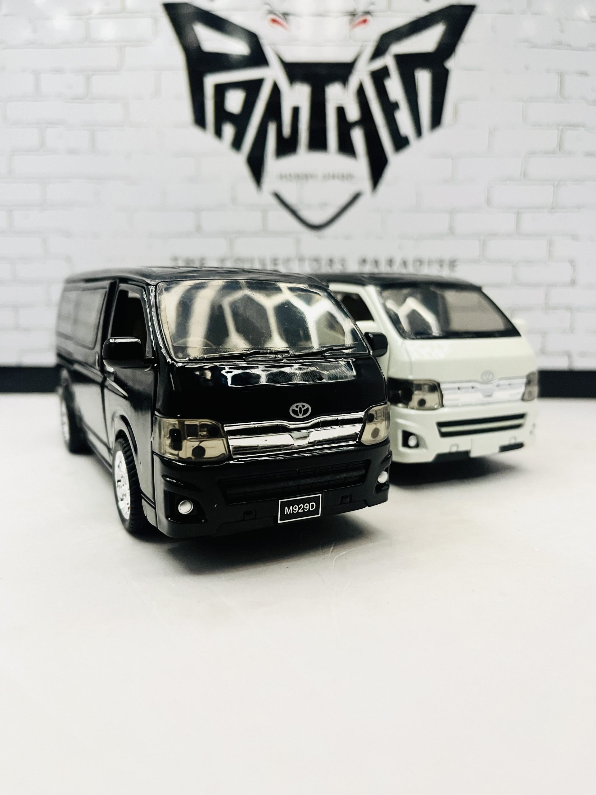 Toyota KDH 1:32 Scale Diecast