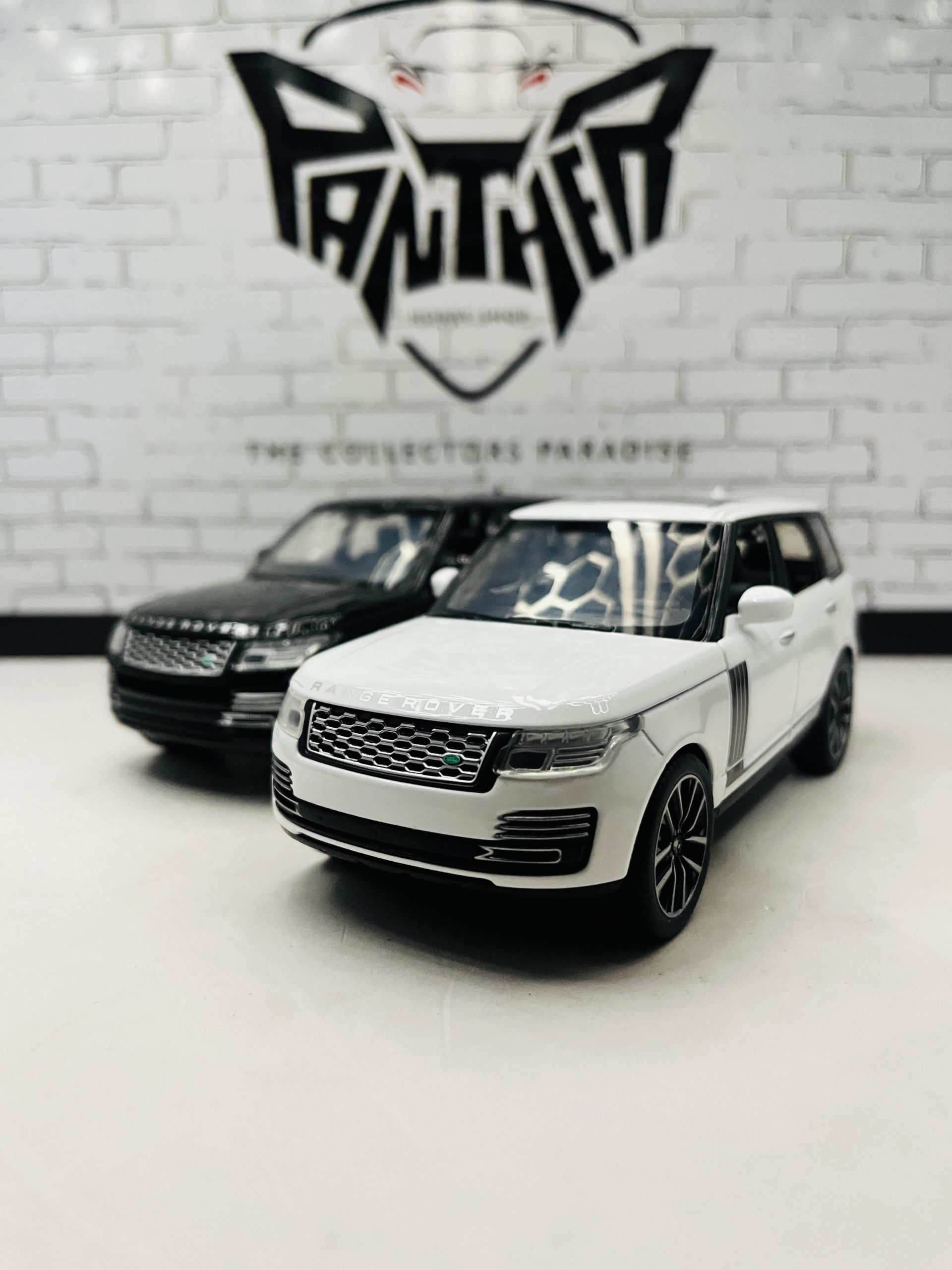Range Rover Anniversary Edition 1:32 Scale Diecast Model