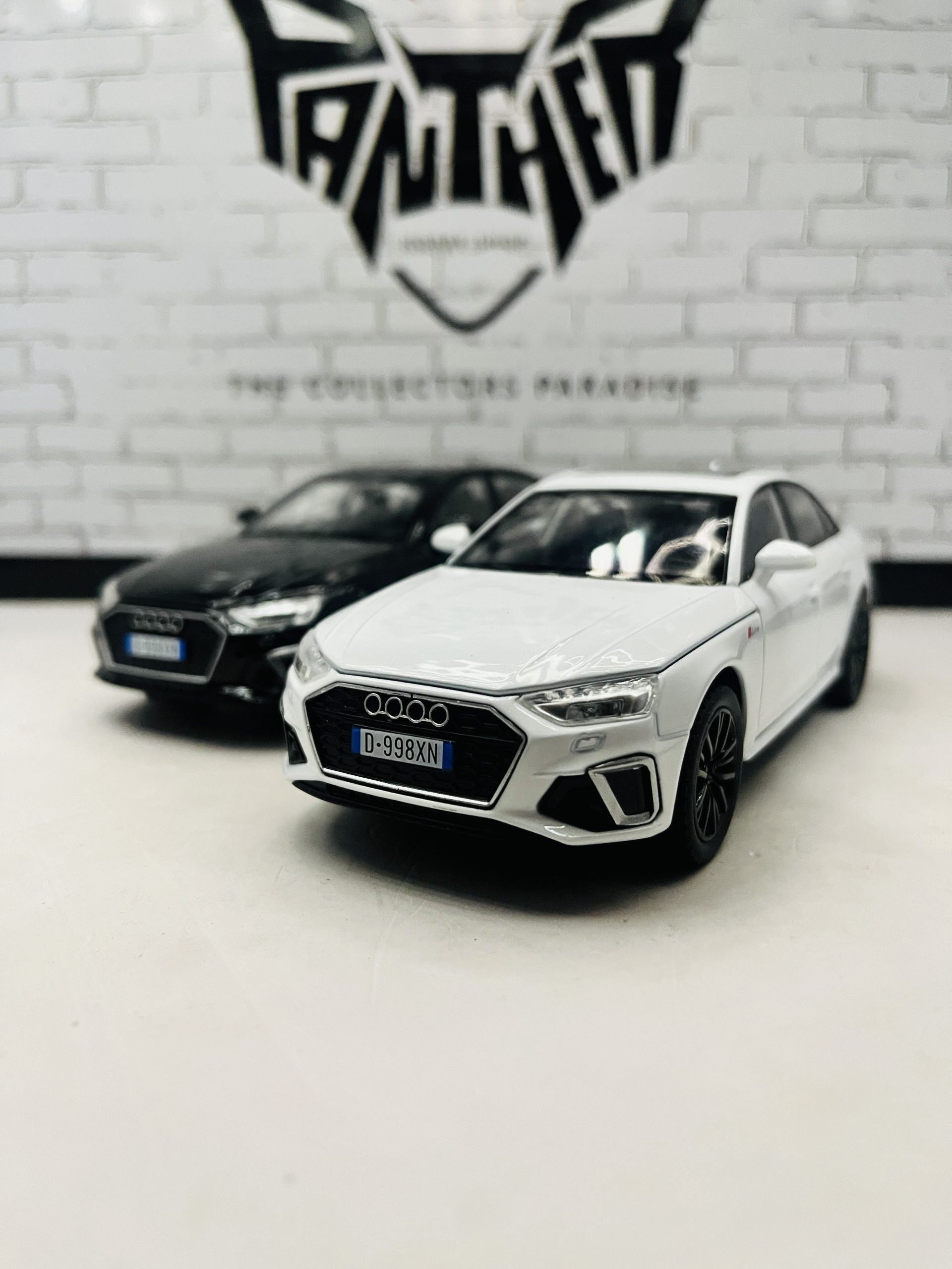 Audi A4L 1:32 Scale Diecast Model