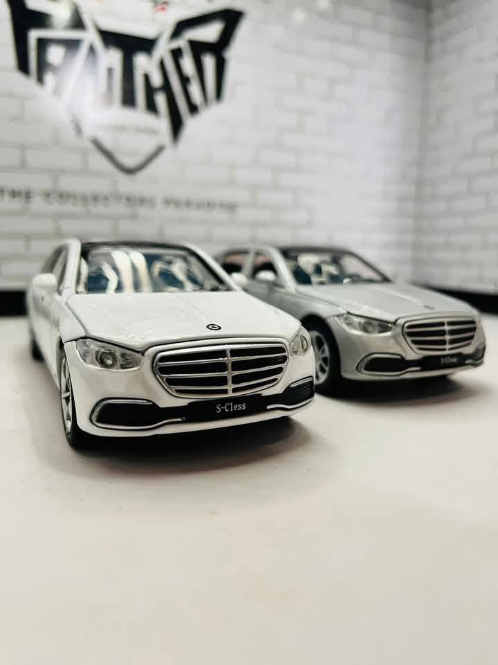 Mercedes-Benz S400L 1:32 Scale Diecast Model