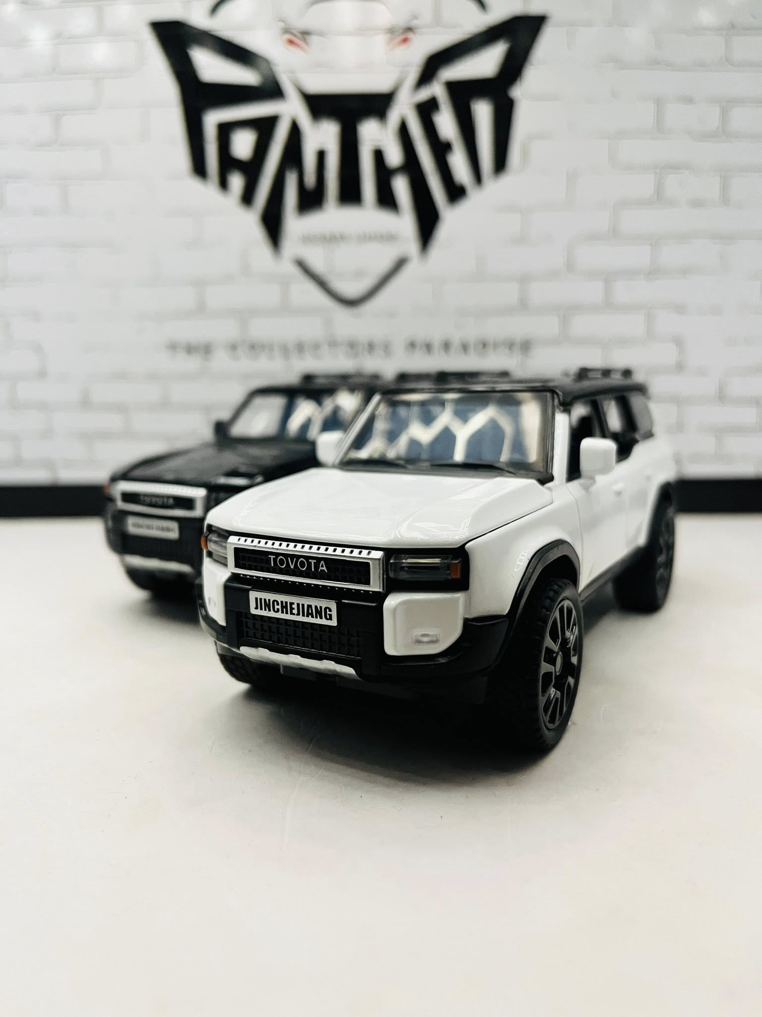 Toyota Land Cruiser Prado 250 1:32 Scale Diecast Model
