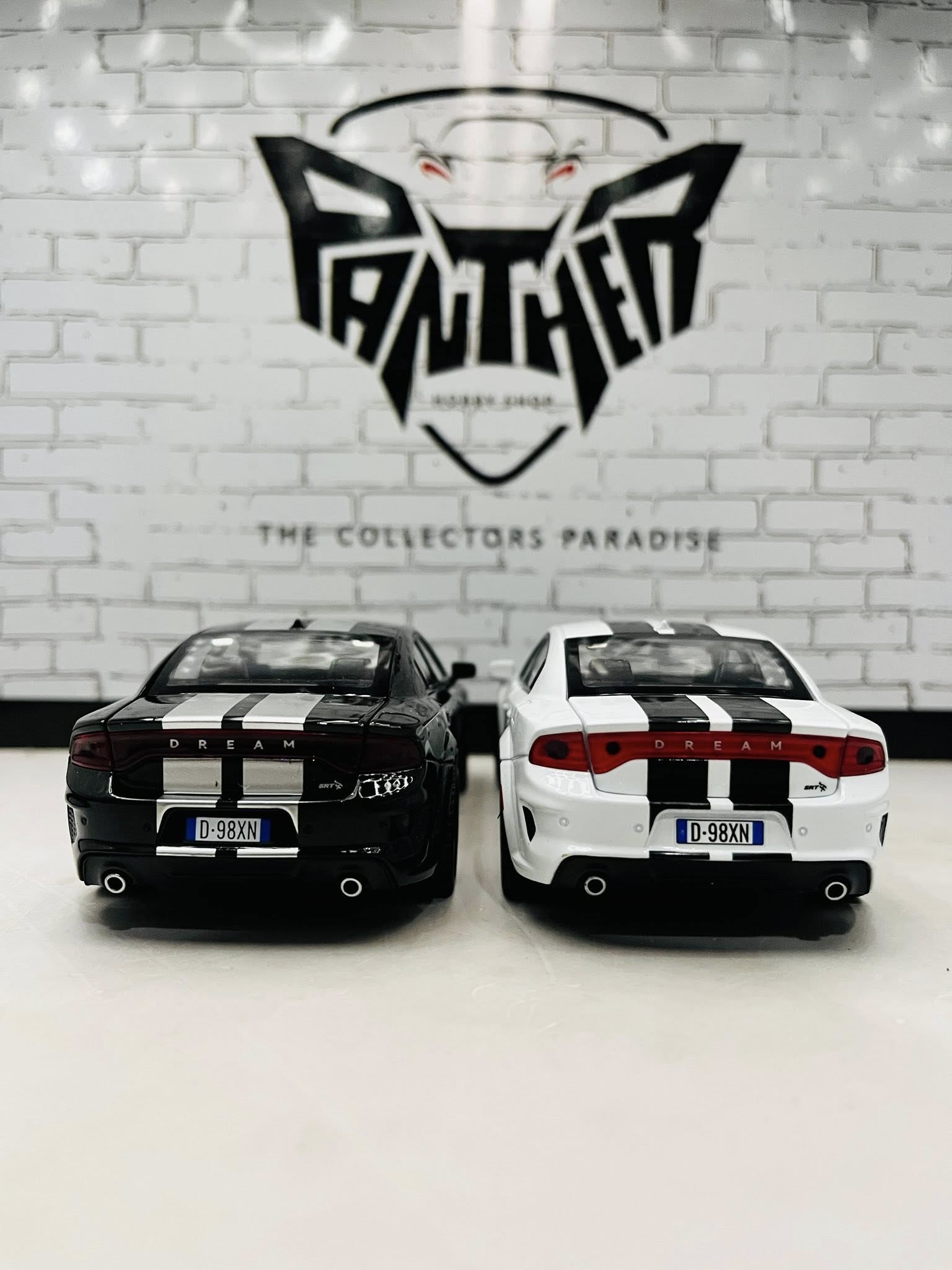 Dodge Charger SRT 1:32 Scale Diecast Model - Image 8