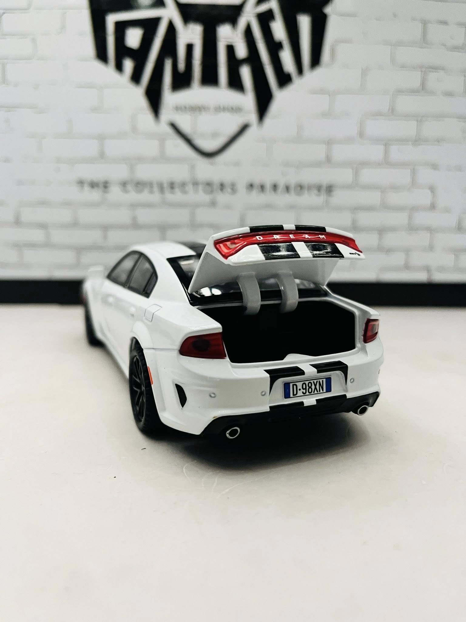 Dodge Charger SRT 1:32 Scale Diecast Model - Image 6