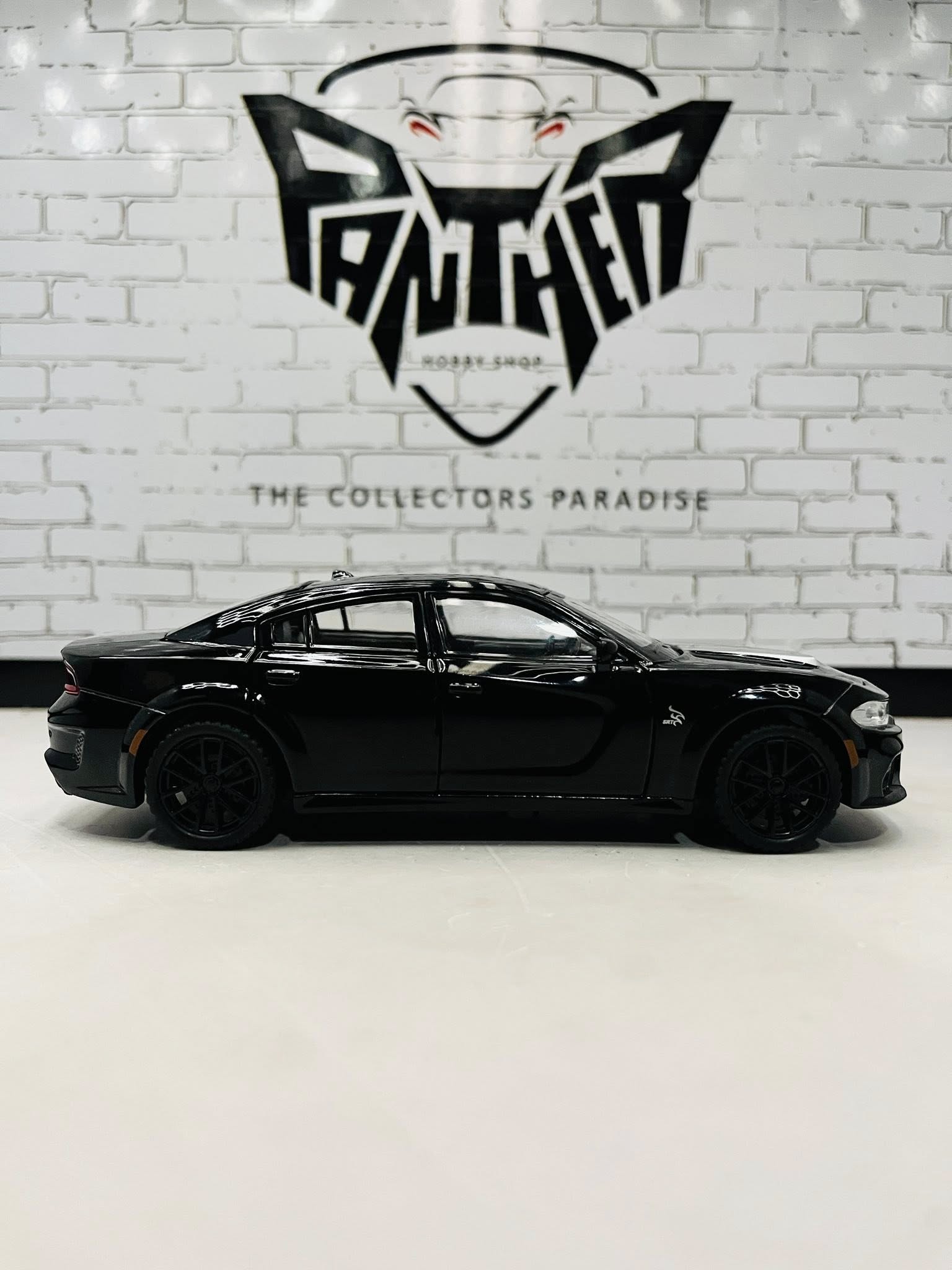 Dodge Charger SRT 1:32 Scale Diecast Model - Image 7