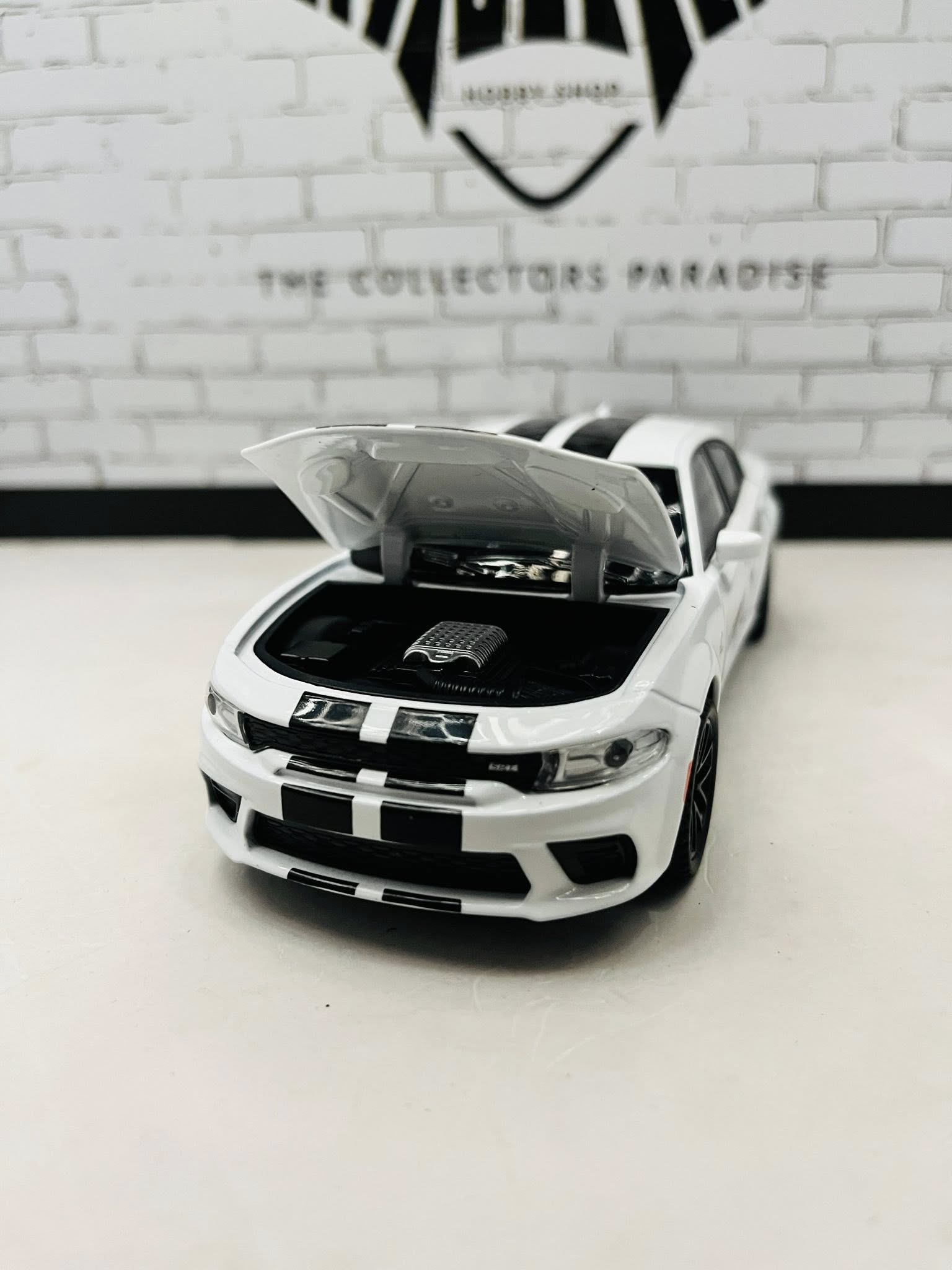 Dodge Charger SRT 1:32 Scale Diecast Model - Image 5
