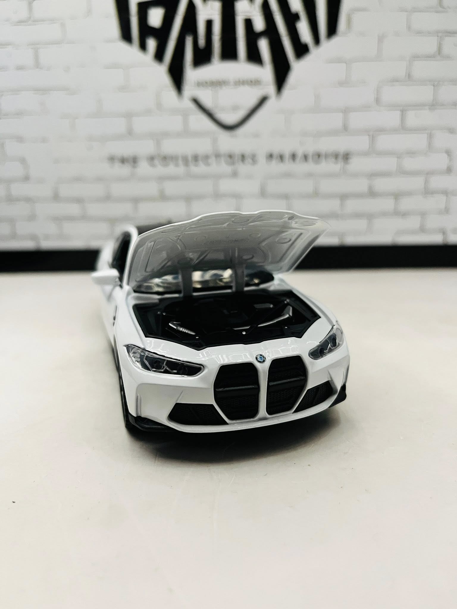BMW M4 Competition 1:32 Scale Model Car - Image 4