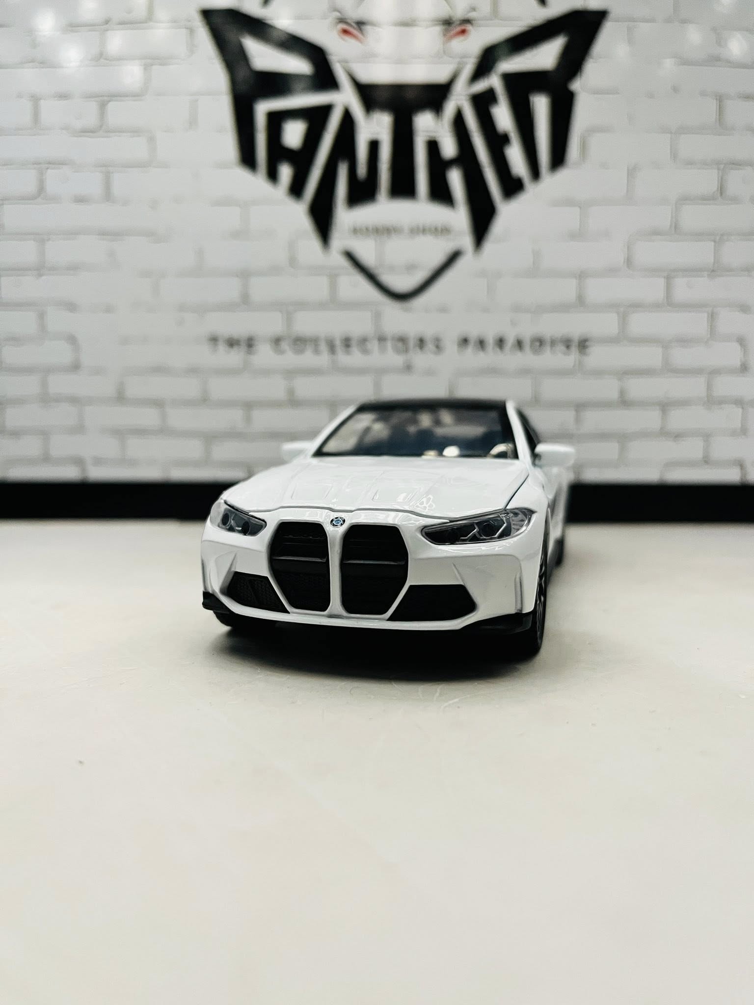 BMW M4 Competition 1:32 Scale Model Car - Image 2