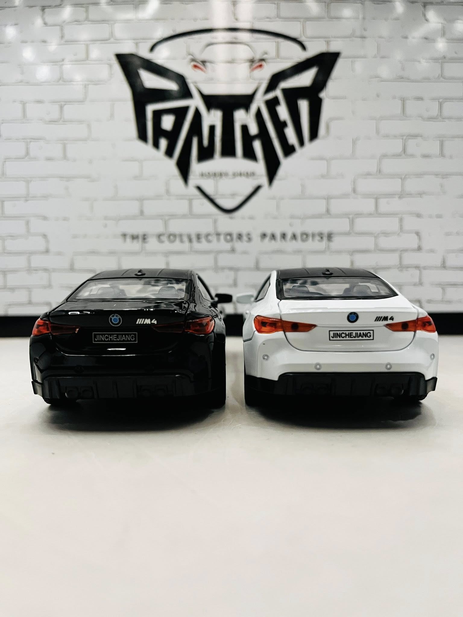 BMW M4 Competition 1:32 Scale Model Car - Image 9