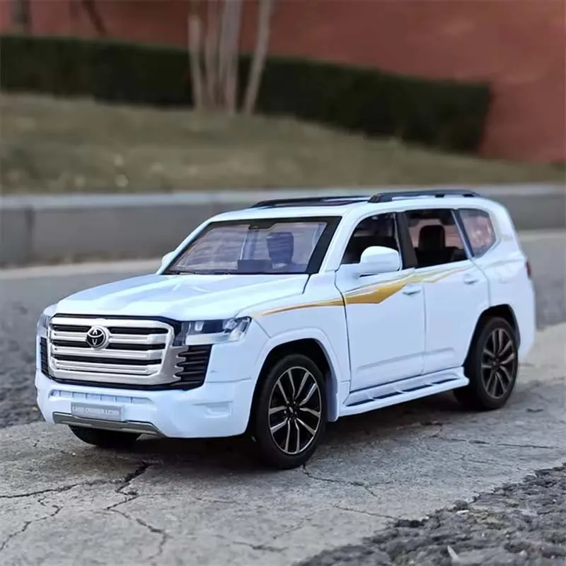 Toyota Land Cruiser LC300 Model 1:32 Scale
